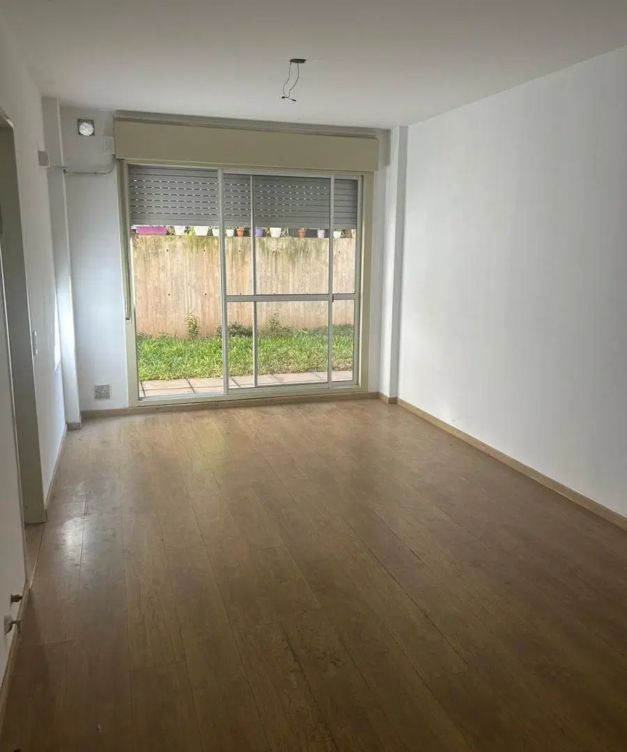 Departamento Venta Dos Dormitorios. Patio con Jardin P.B. Ituzaingo-Necochea 3