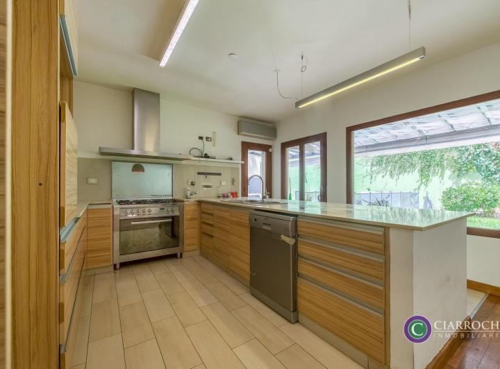 Excepcional CASA con PISCINA, JARDIN, TERRAZA Y GARAGE 2