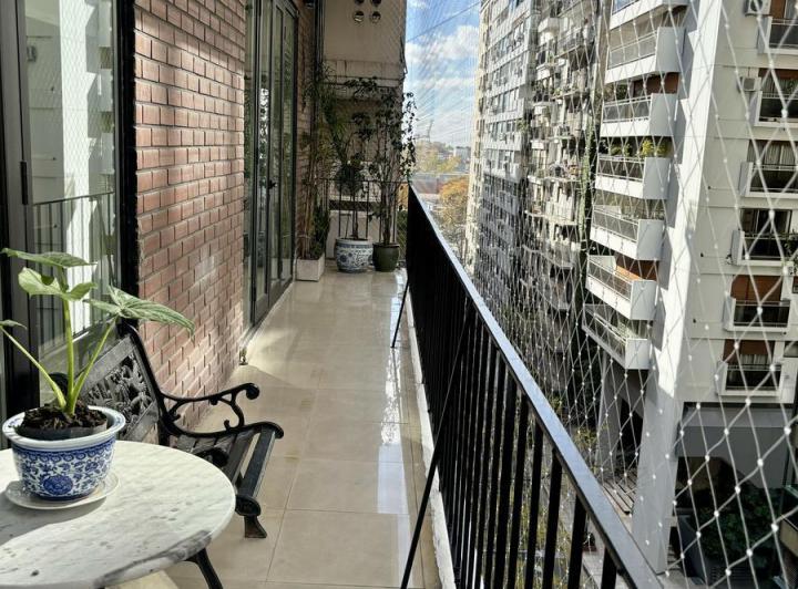 Montevideo y Posadas - Piso de Categoría con Amplio Balcón 5
