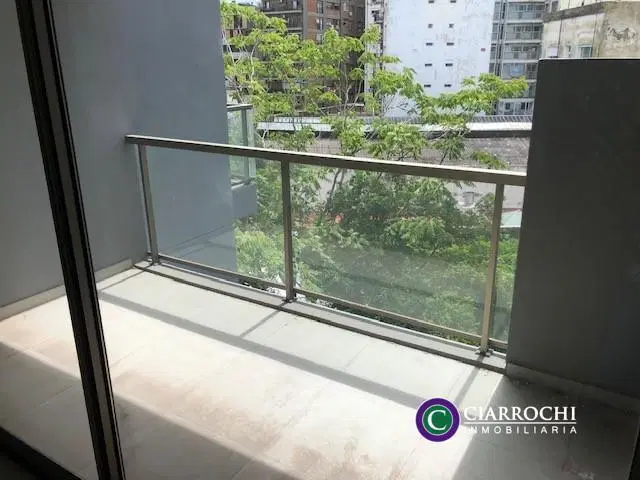 Alegre y Luminoso Departamento con Balcón, Cochera Fija y Amenities 1
