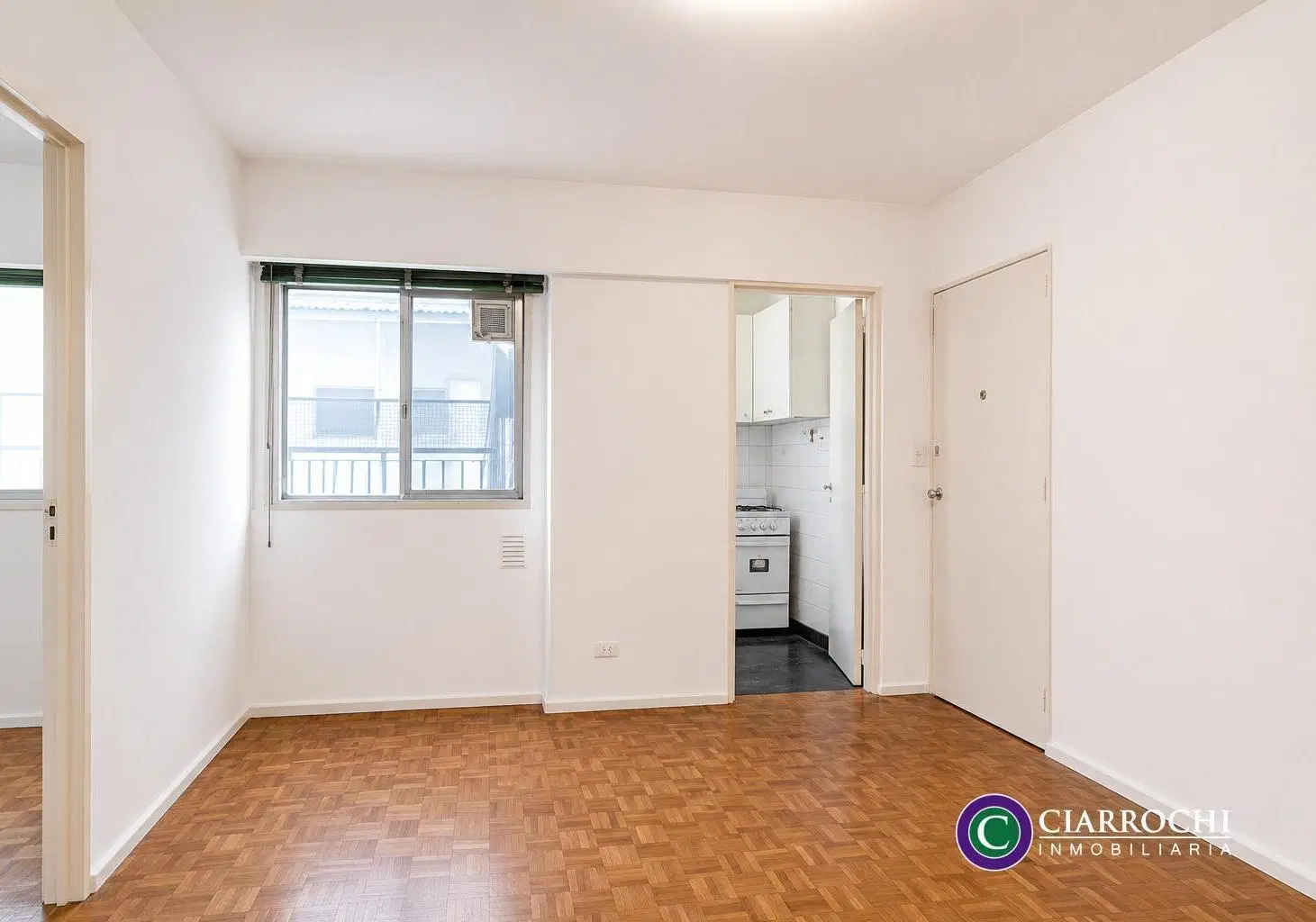 Oportunidad - Departamento de 2 amb. a una cuadra de Plaza San Martín 2