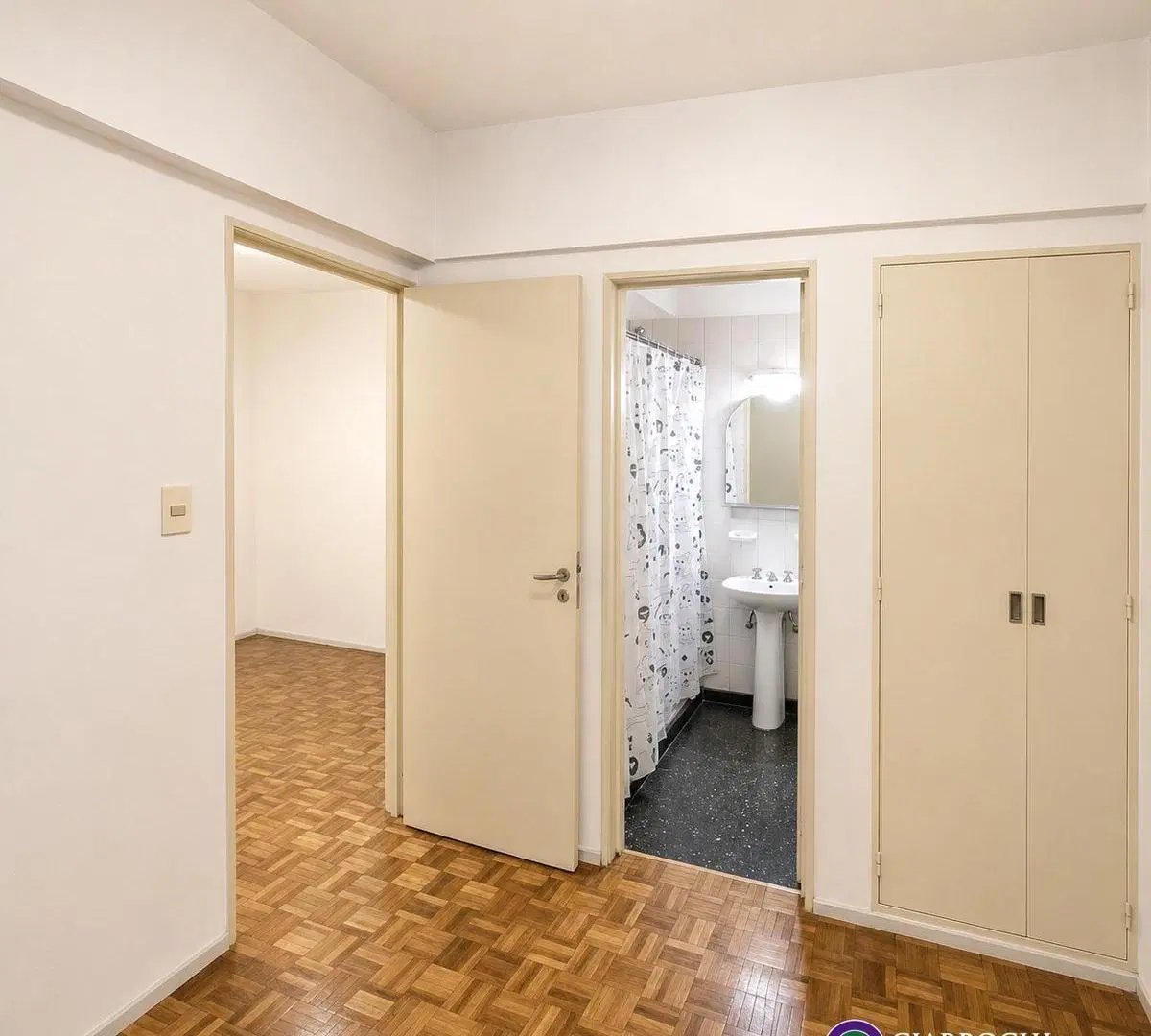 Oportunidad  -  Departamento de 2 amb. a una cuadra de Plaza San Martín y Palacio Paz 3