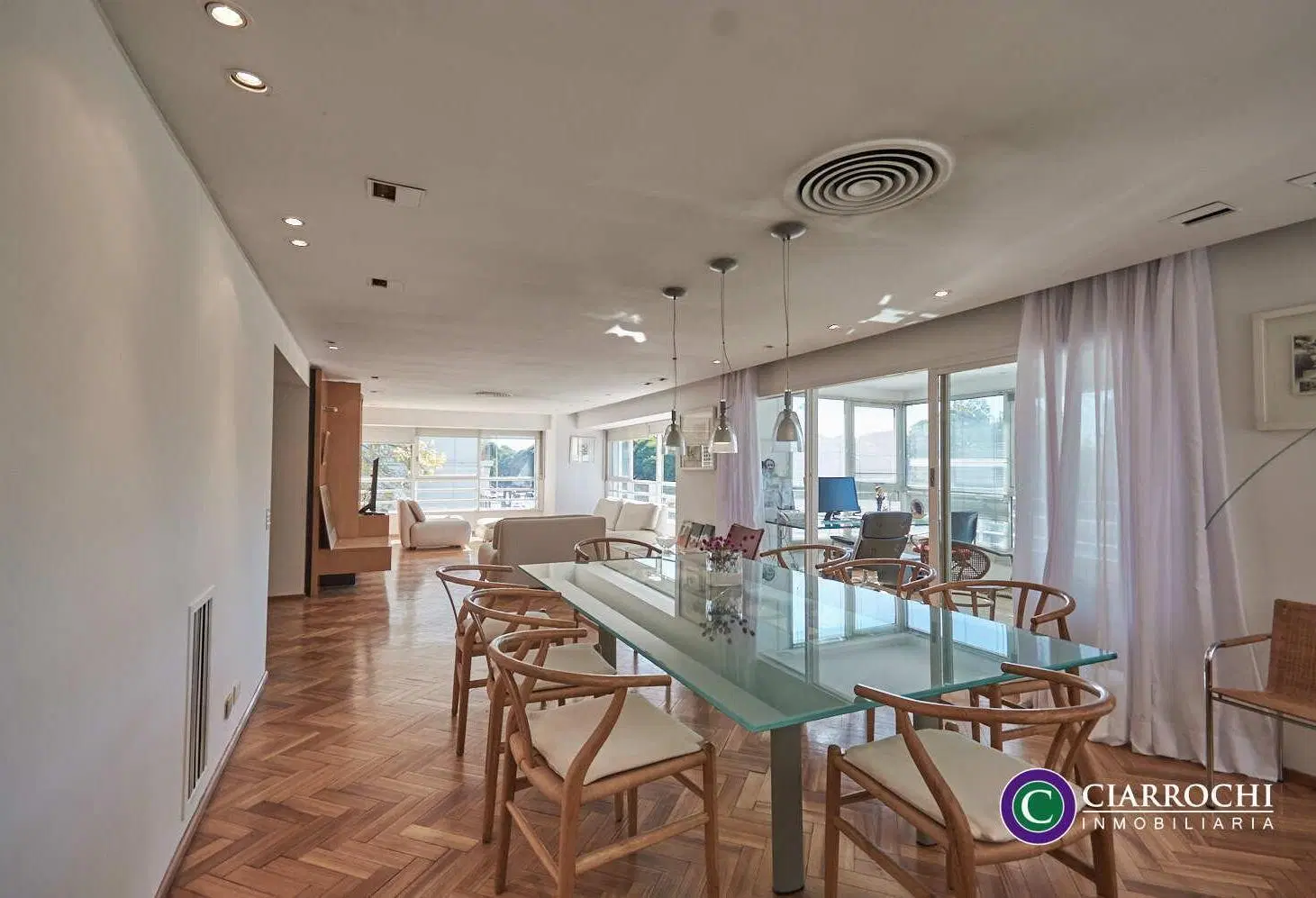 Torre Av. Libertador - Campo Argentino de Polo - Piso de Categoría c/ Balcón Vista Abierta y Cochera 8