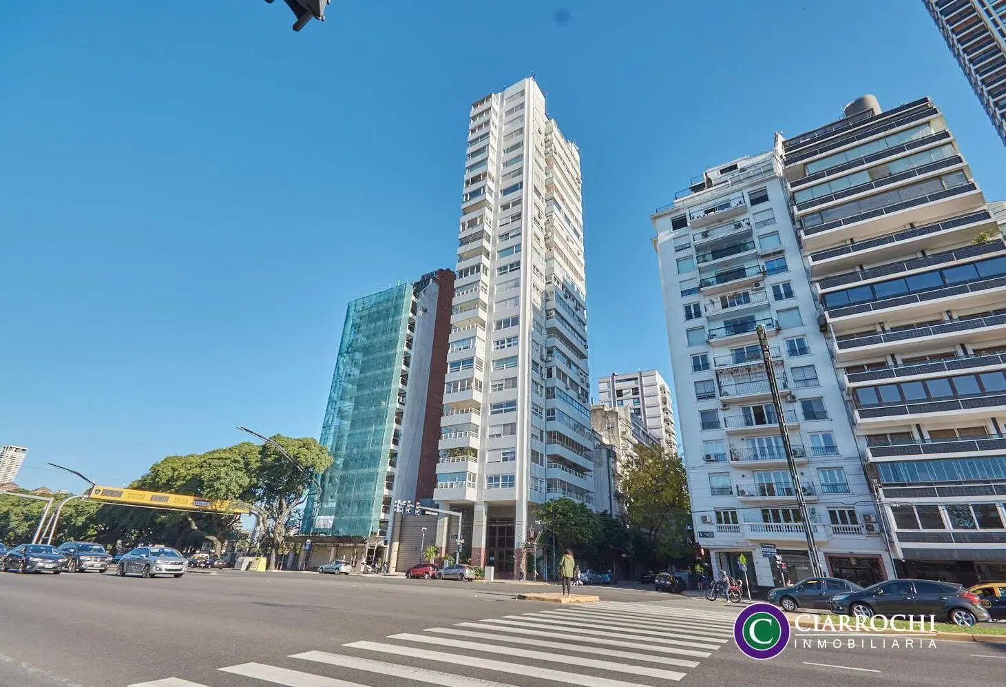 Torre Av. Libertador - Campo Argentino de Polo - Piso de Categoría c/ Balcón Vista Abierta y Cochera 3