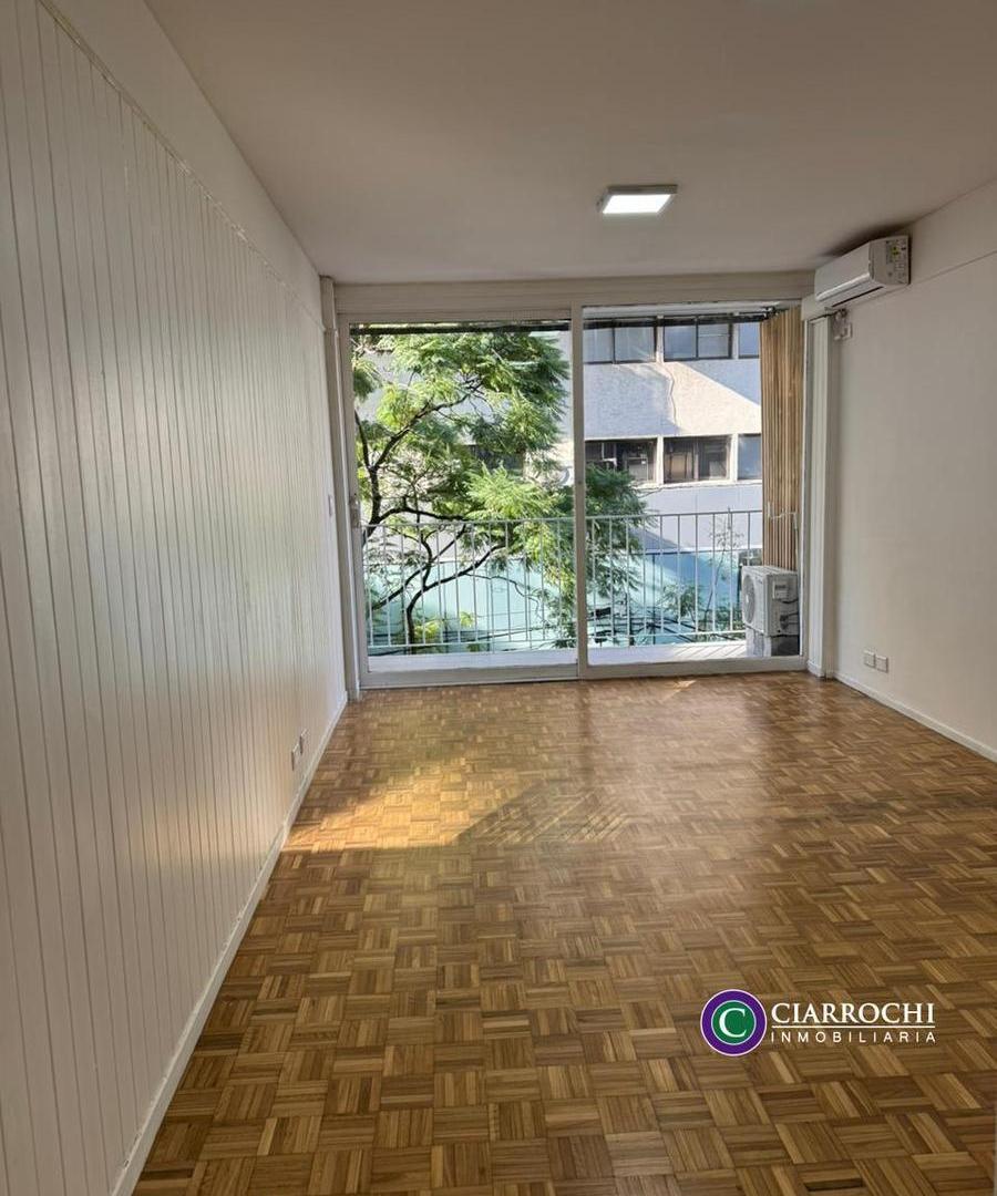 Foto de Ortiz de Ocampo y Las Heras - Departamento Luminoso y Refaccionado con, imagen 2