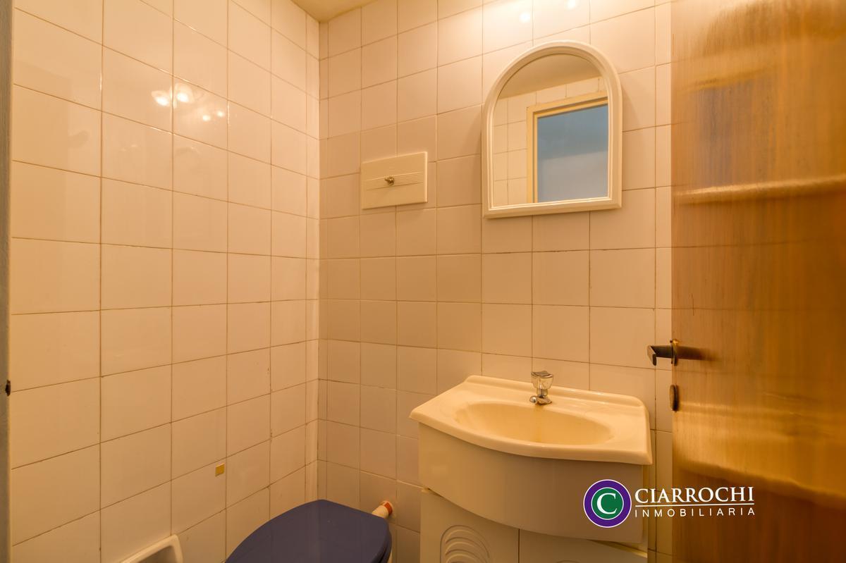 Foto de Piso Alto - Oficina Luminosa con Baño Privado, Baulera y Vista Abierta, imagen 2