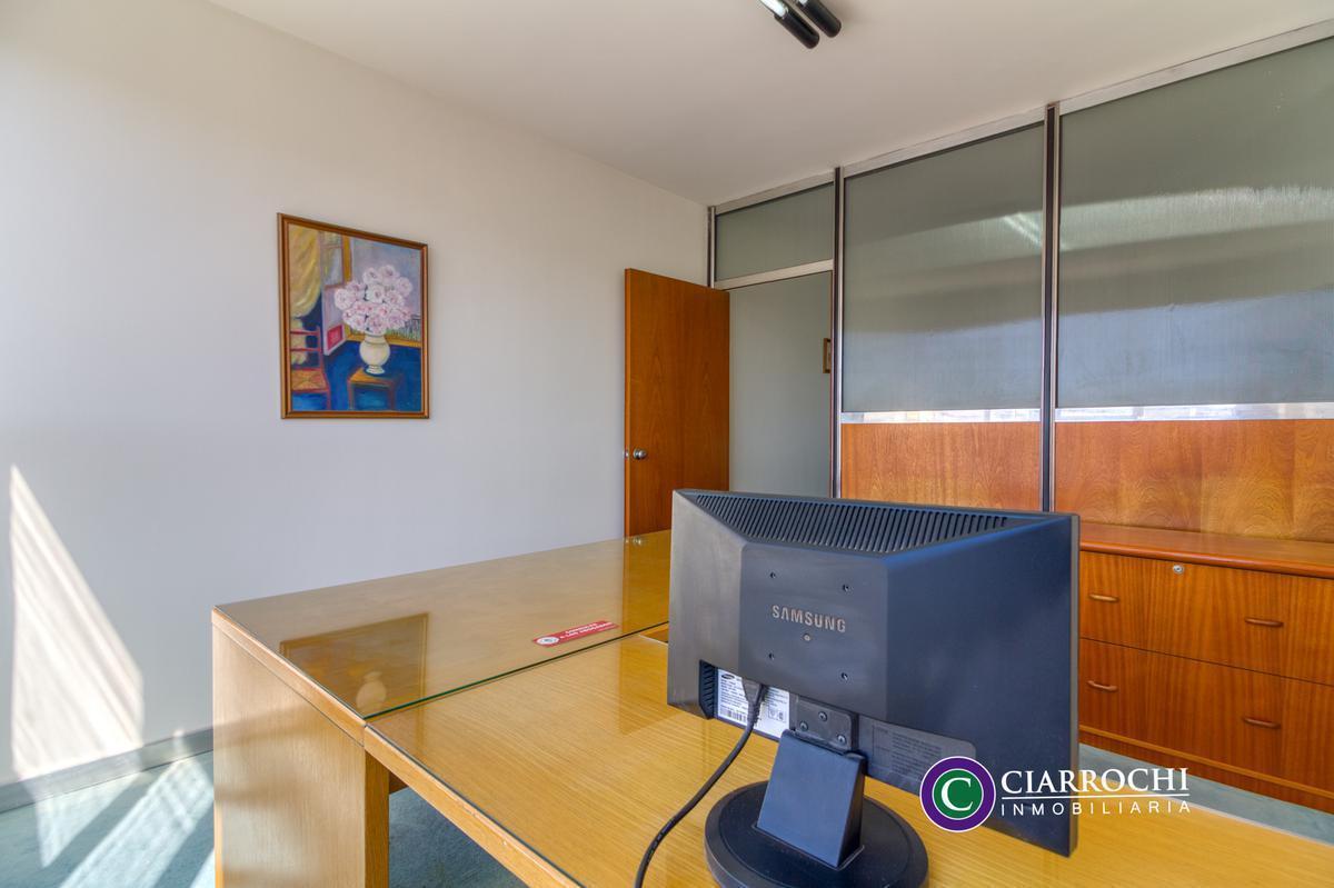 Foto de Piso Alto - Oficina Luminosa con Baño Privado, Baulera y Vista Abierta, imagen 3