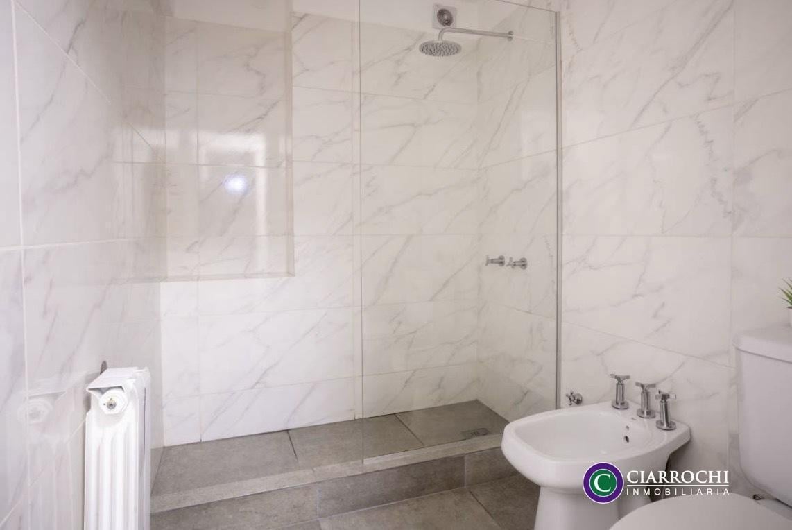 Foto de RECICLADO - Piso de Categoría con Gran Balcón, Vista a Jardínes y 2, imagen 2