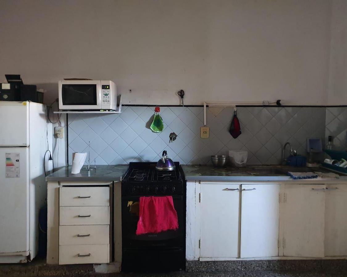 Oportunidad: Casa + Local + Depto A la Venta en Villa De Mayo.