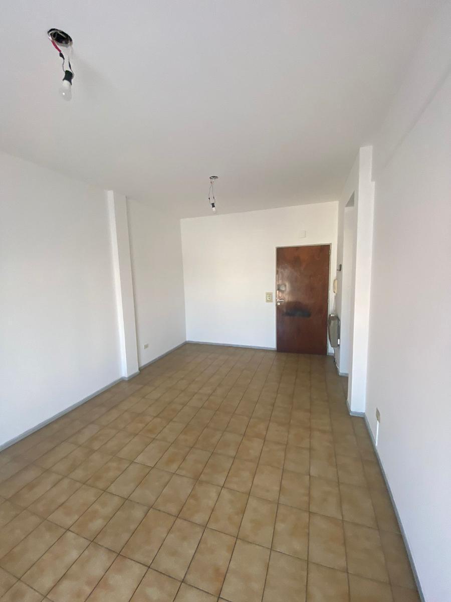 Depto en Venta de 3 Ambientes con Cochera en San Miguel 4