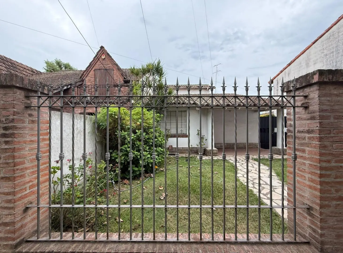 SE ALQUILA CASA PARA USO COMERCIAL O PROFESIONAL EN SAN MIGUEL 1