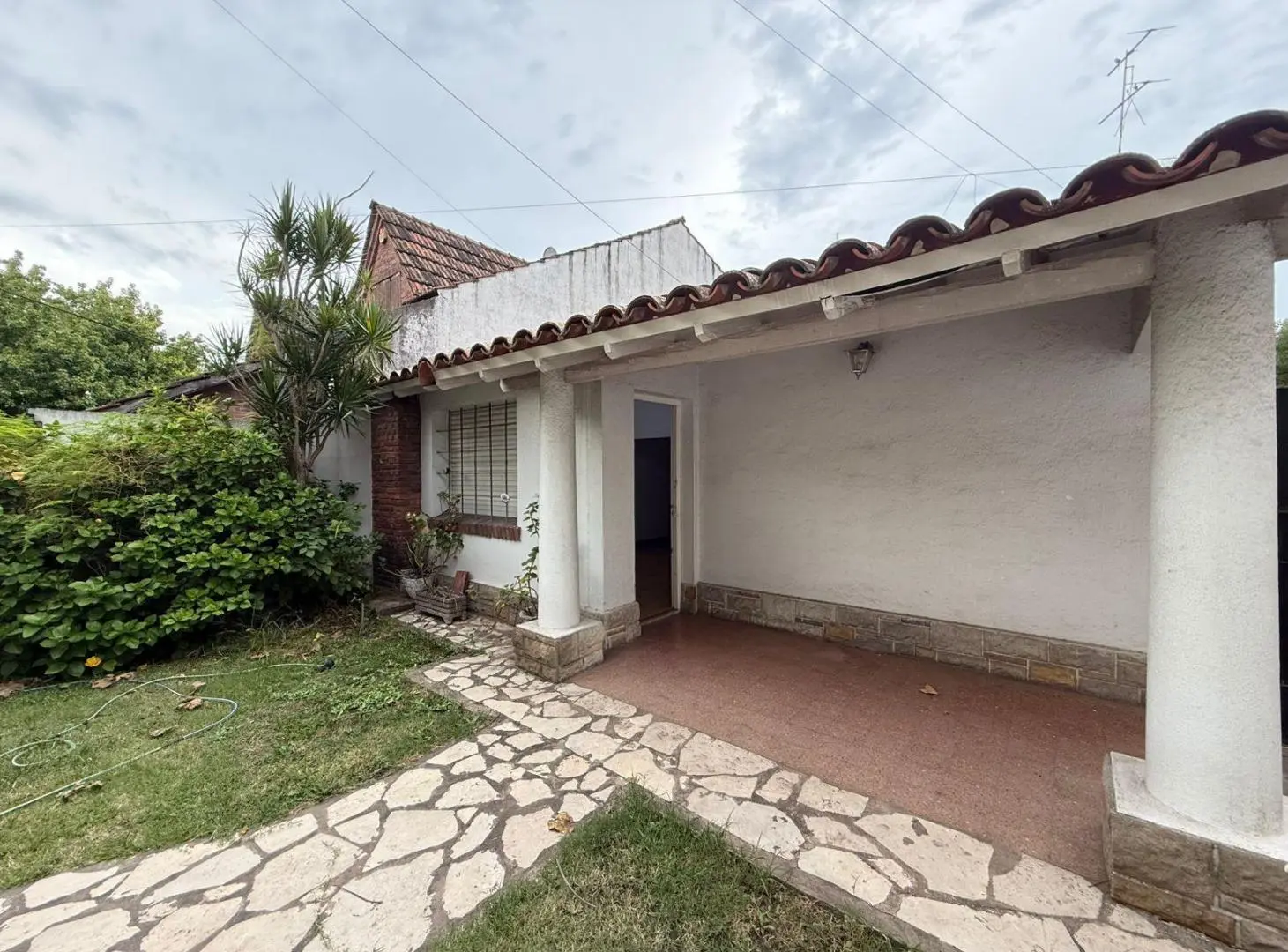 SE ALQUILA CASA PARA USO COMERCIAL O PROFESIONAL EN SAN MIGUEL 2