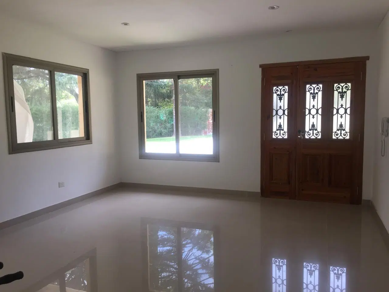 CASA A LA VENTA DE 4 AMBIENTES EN EL CORTIJO 5