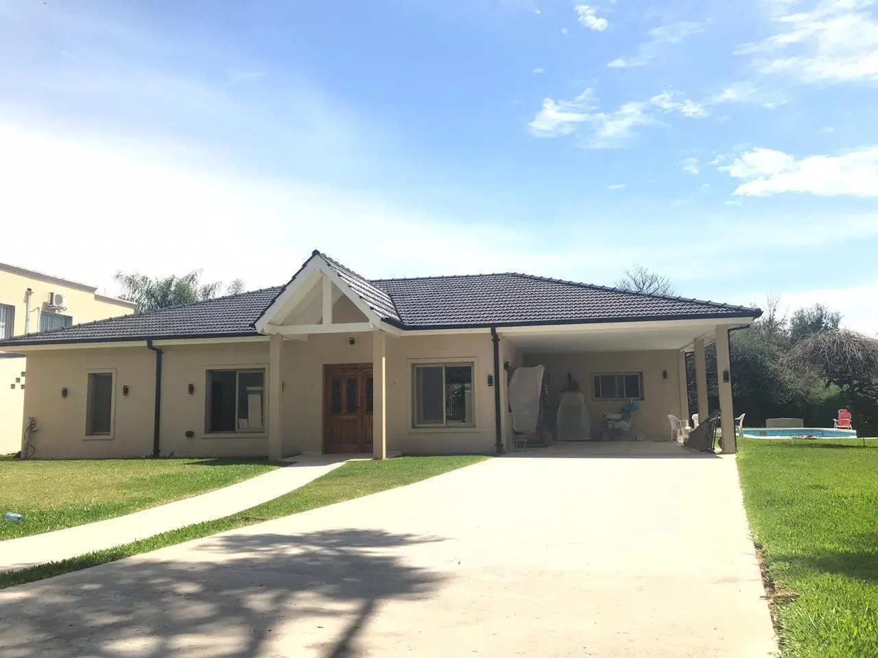 CASA A LA VENTA DE 4 AMBIENTES EN EL CORTIJO 2