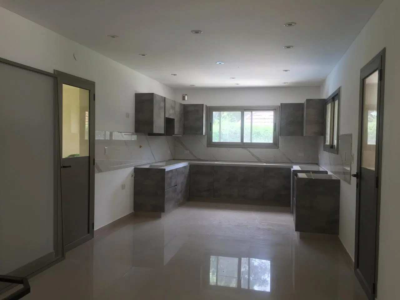CASA A LA VENTA DE 4 AMBIENTES EN EL CORTIJO 3