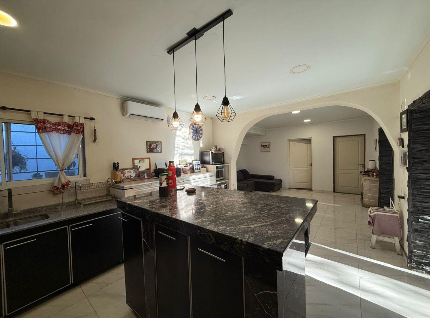 Foto de VENTA CASA 4 AMB - TRUJUI, MORENO, imagen 2