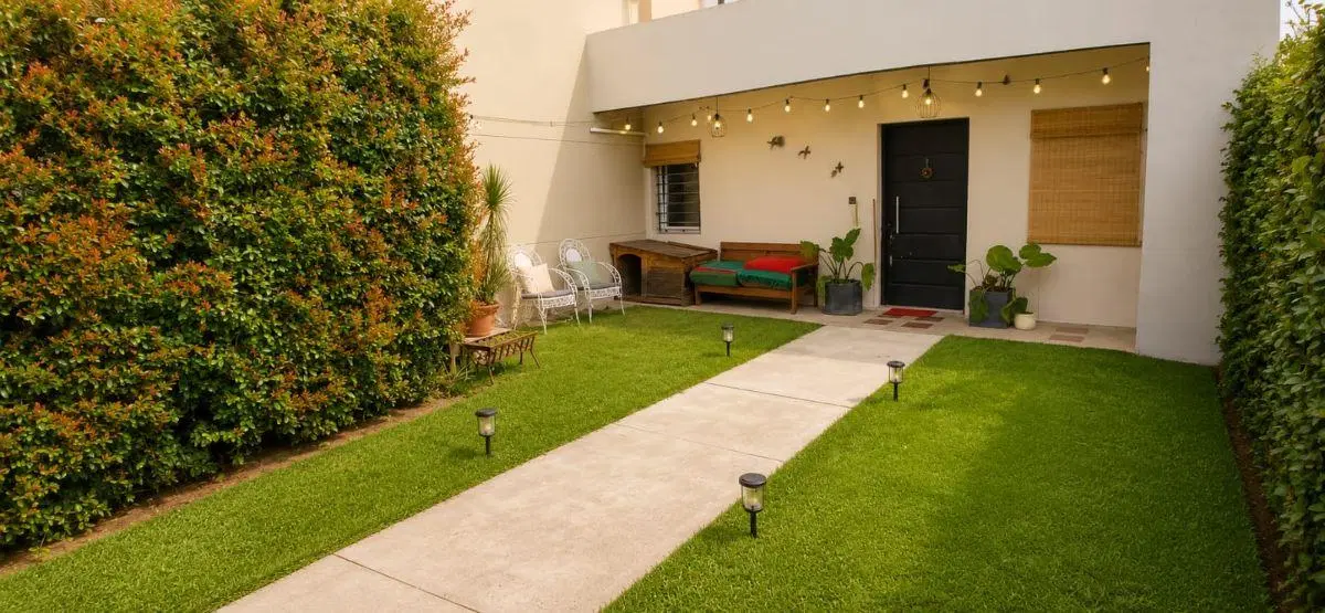 COMODA CASA EN VENTA DE DOS DORMITORIOS Y JARDÍN. 3