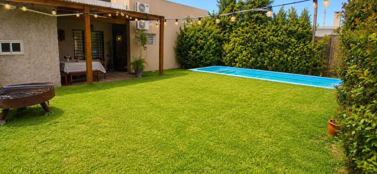 COMODA CASA EN VENTA DE DOS DORMITORIOS Y JARDÍN. 4