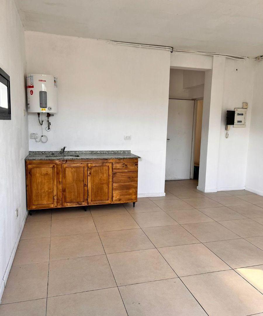 Foto de LUMINOSO DEPARTAMENTO EN VENTA - APTO PROFESIONAL, imagen 3