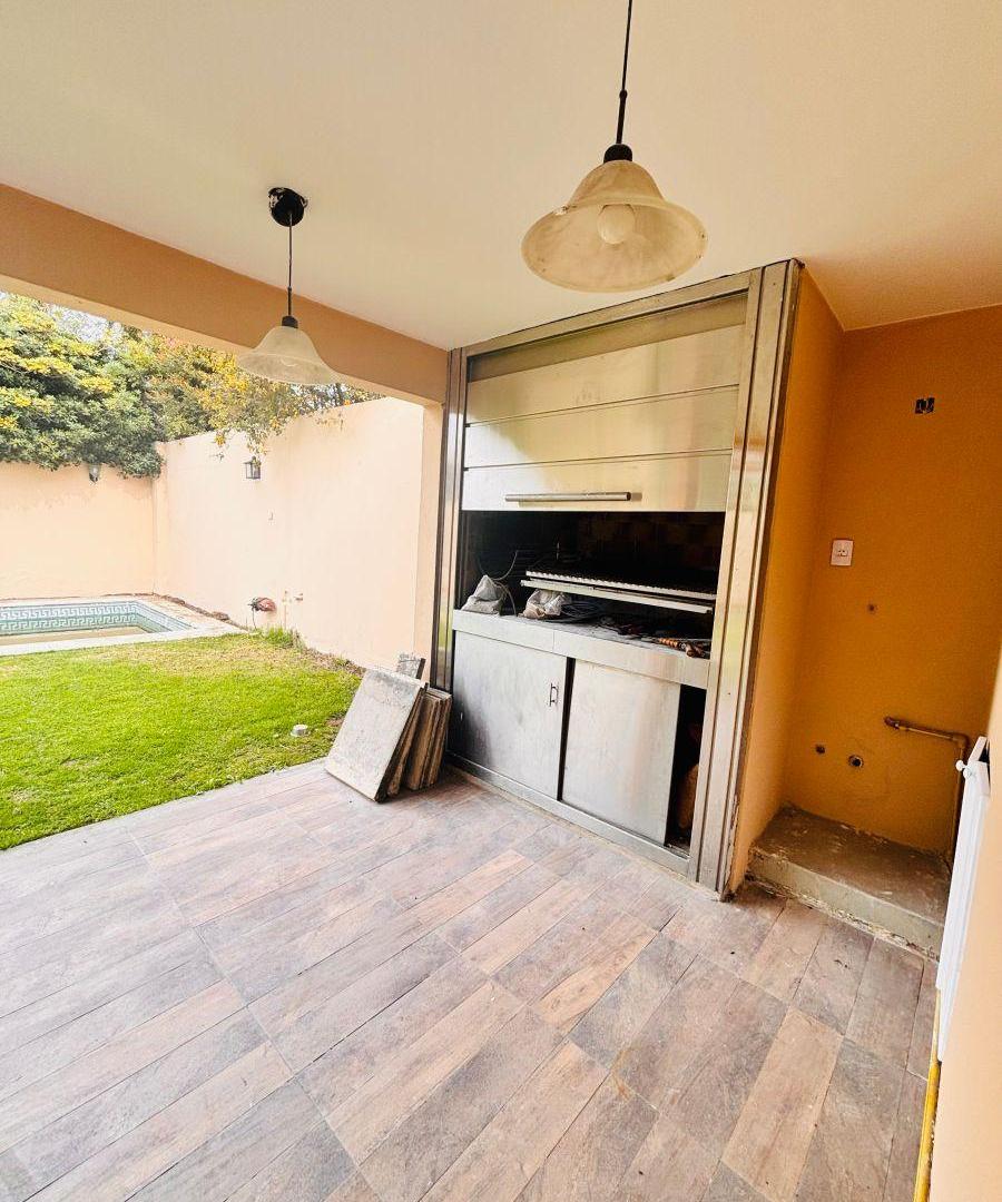 Foto de IMPECABLE CASA EN ALQUILER EN OLIVOS .-, imagen 2