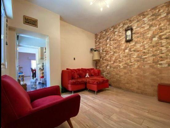 VENTA CASA EN SAN JUSTO CENTRO DE 4 AMBIENTES CON PATIO Y COCHERA