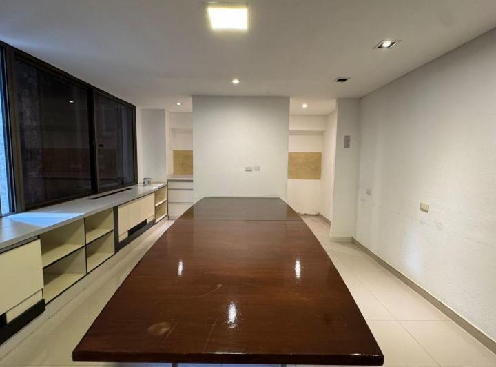 Oficina en  Alquiler 190m2 y 2 cochera 4