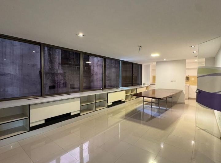Oficina en  Alquiler 190m2 y 2 cochera 3
