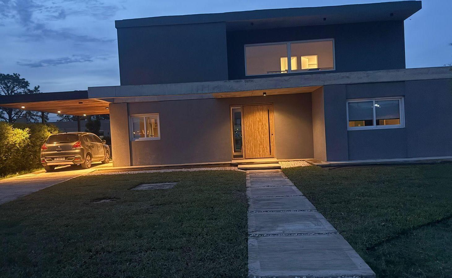 Casa alquiler Barrio El Ensueño 1ra quincena febrero 2026 4 amb piscina