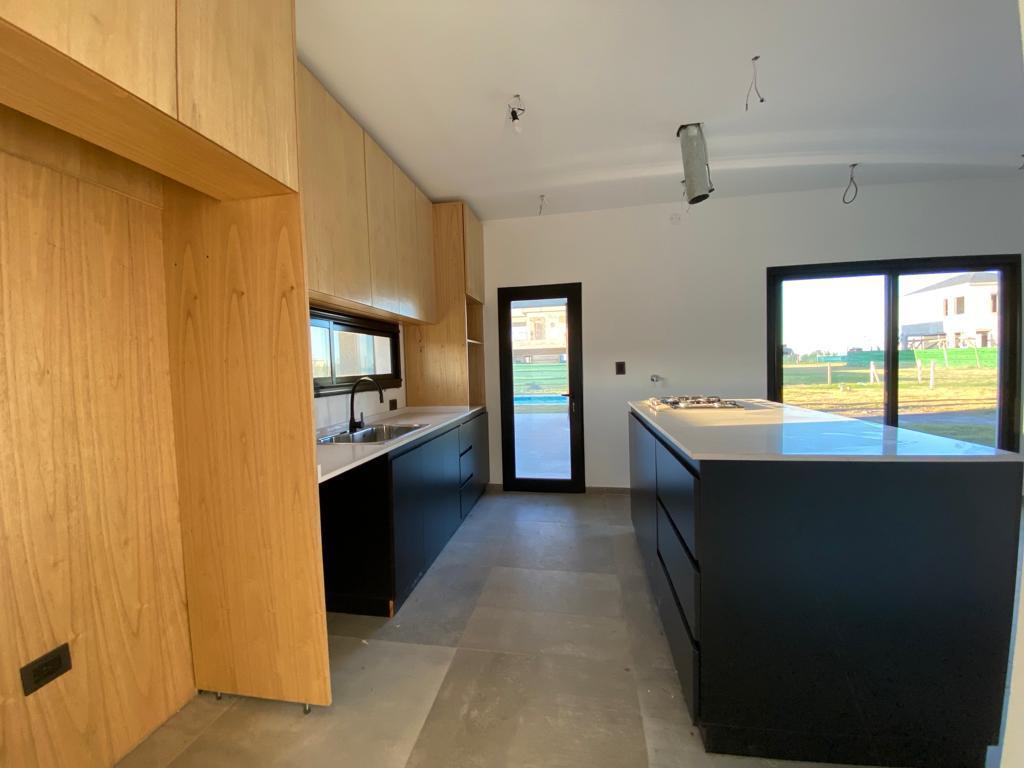 Foto de VENTA CASA 5 AMBIENTES BARRIO EL REBENQUE CANNING, imagen 1