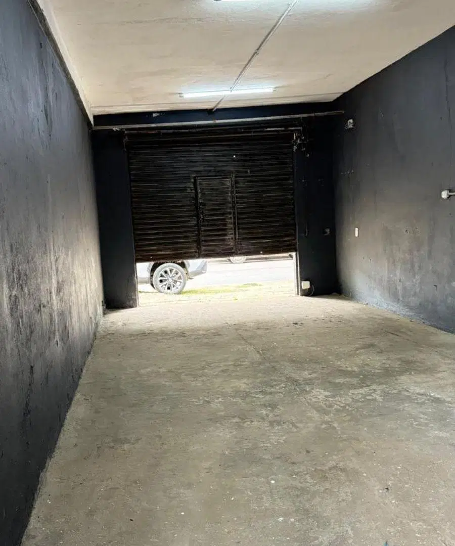 Venta o alquiler Terreno de 8.66 x 27m con casa 3 amb y 2 locales 3