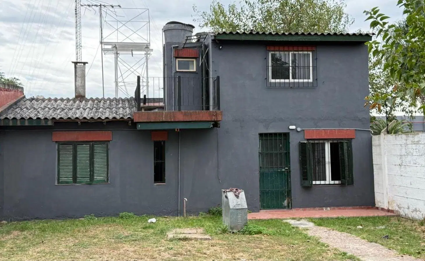 Venta o alquiler Terreno de 8.66 x 27m con casa 3 amb y 2 locales 4