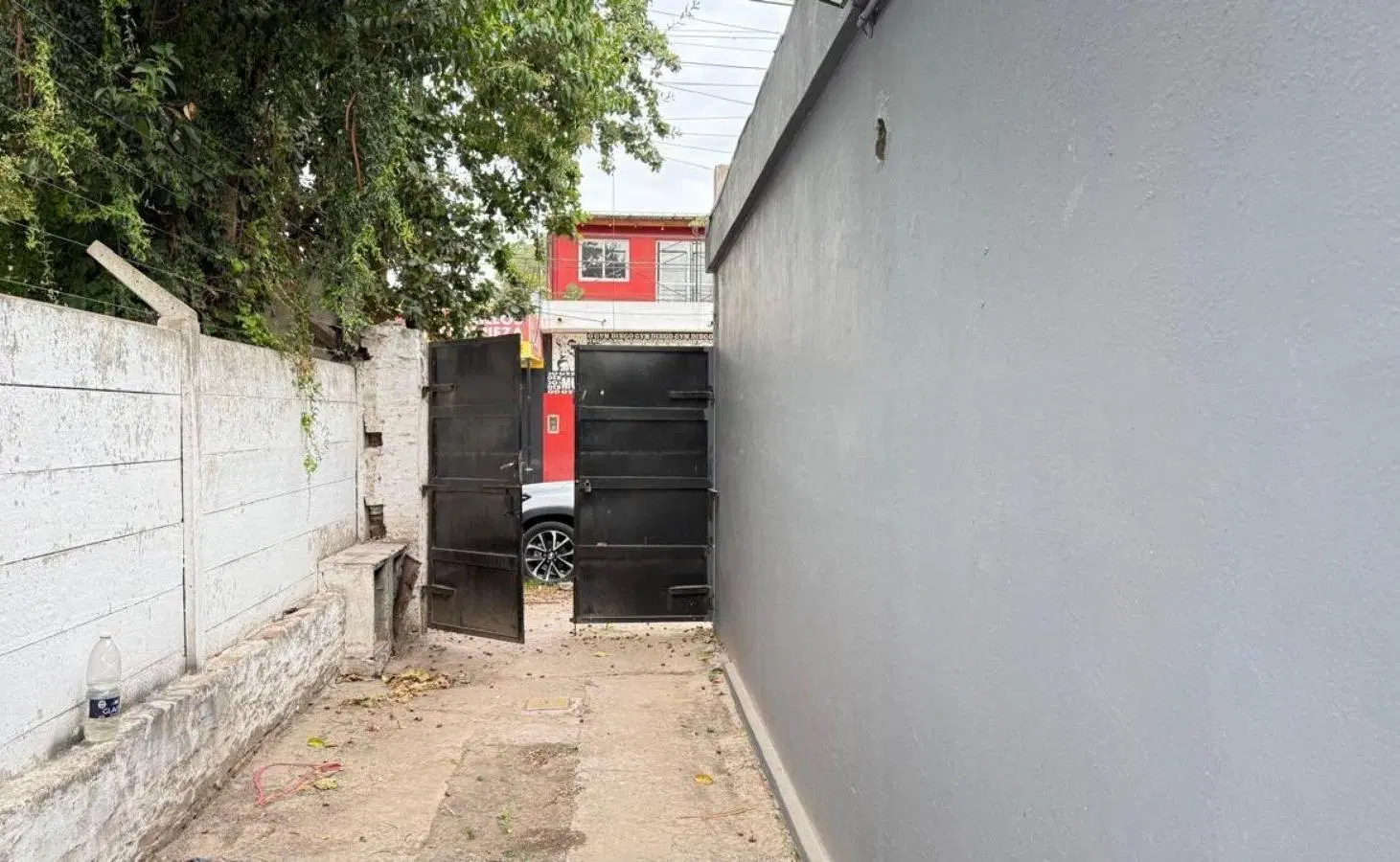 Venta o alquiler Terreno de 8.66 x 27m con casa 3 amb y 2 locales 2