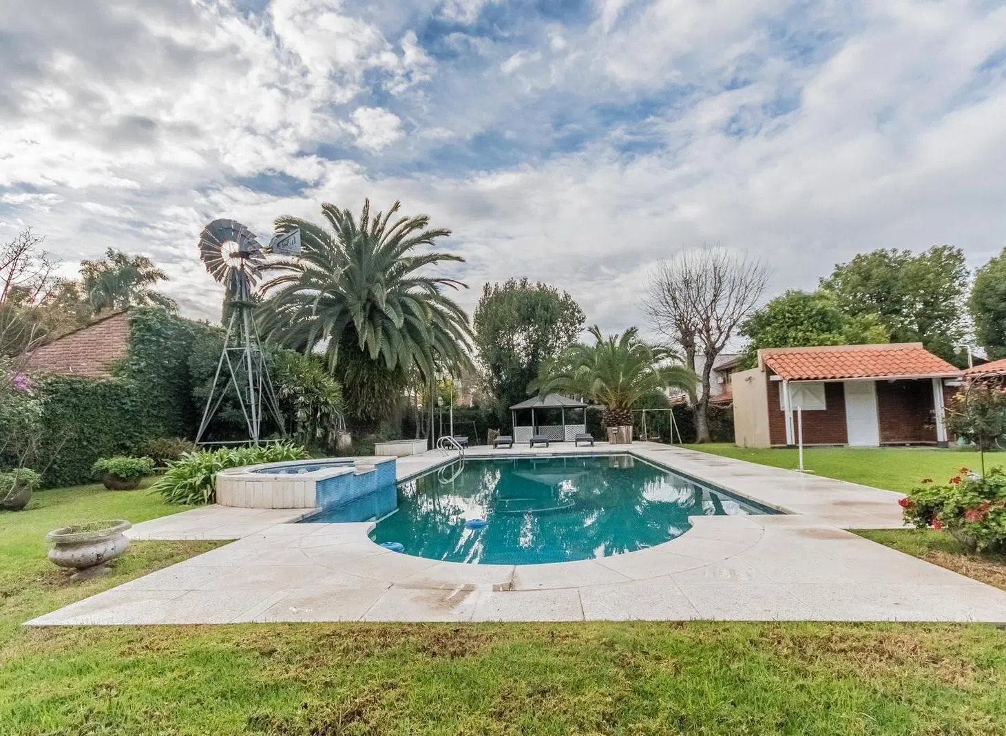 Casa en Venta Ituzaingo 6 amb piscina gge jardin 40 x 39m Apto Credito / Permuta menor valor 3