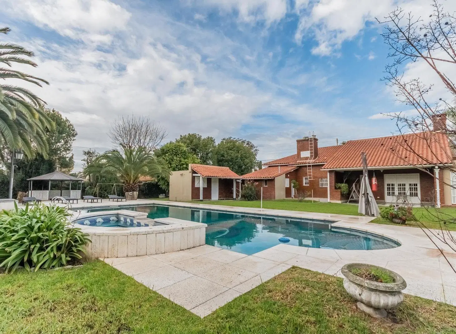Casa en Venta Ituzaingo 6 amb piscina gge jardin 40 x 39m Apto Credito / Permuta menor valor 5