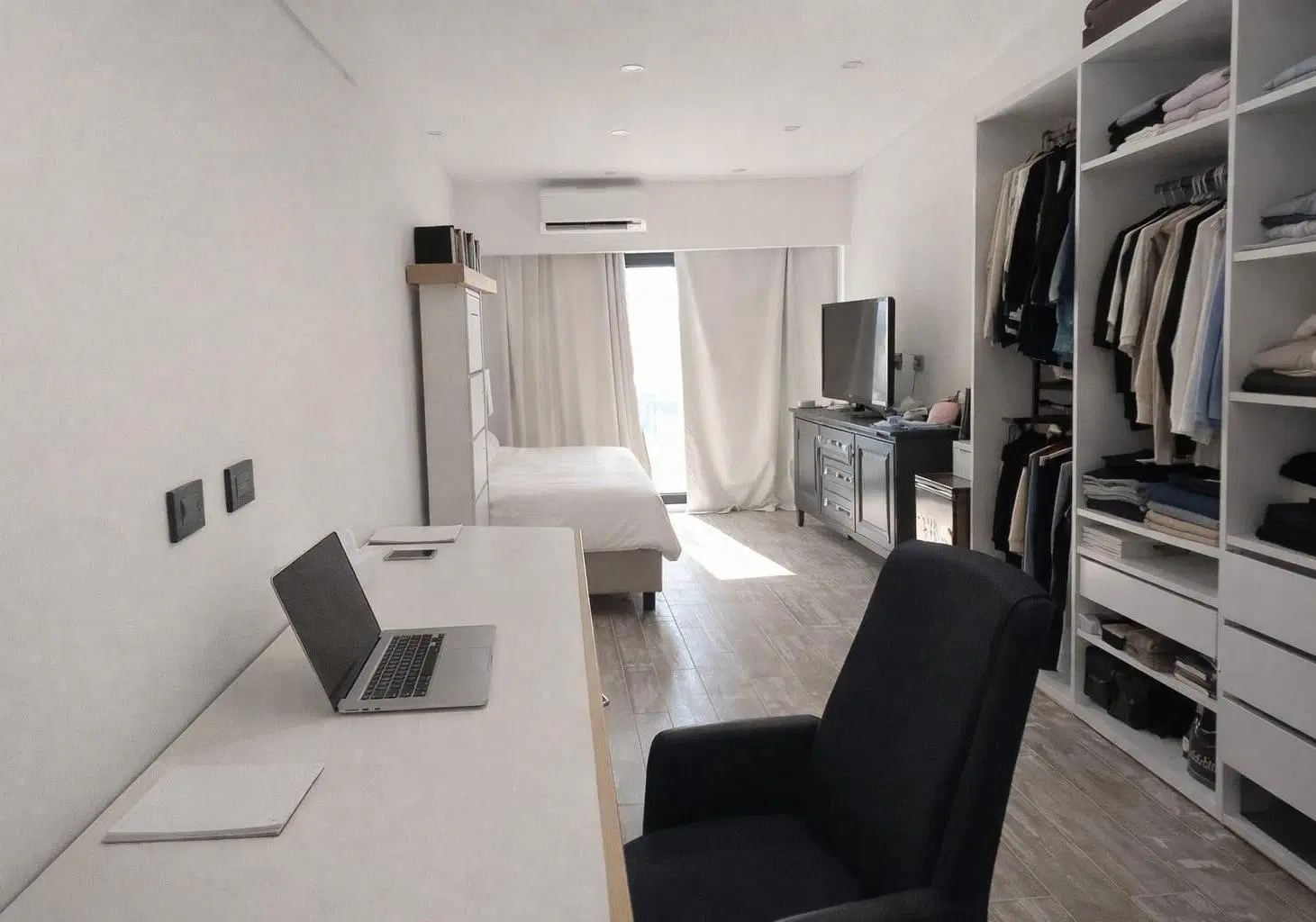 Casa de dos pisos hecha a nuevo 5 amb 300m2 500m2 lote.Parque Pileta 1