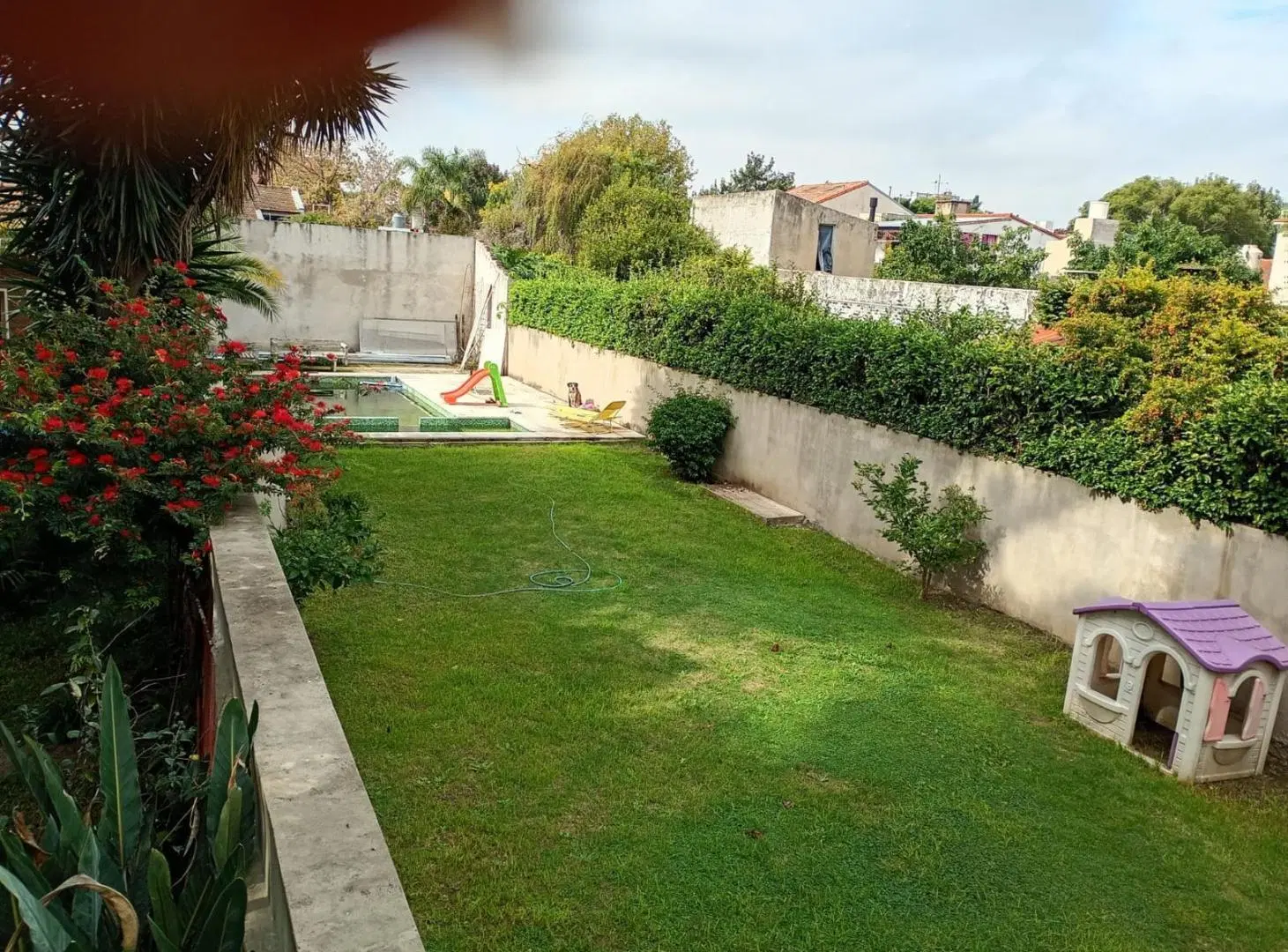 Casa de dos pisos hecha a nuevo 5 amb 300m2 500m2 lote.Parque Pileta 3
