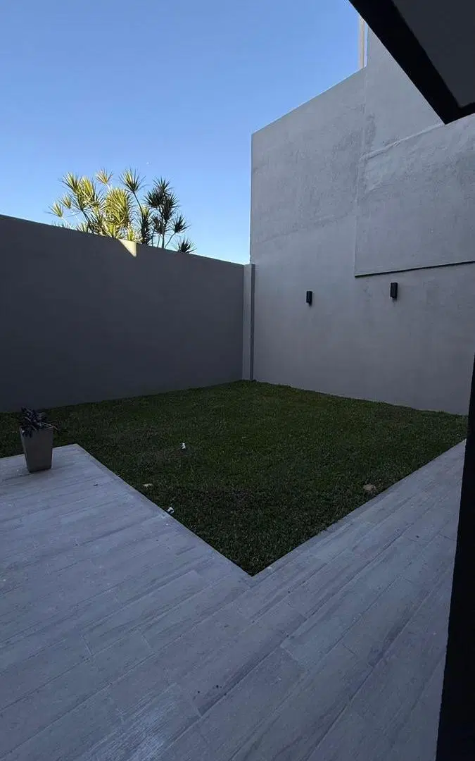 Departamento en  Venta Montecastro 3 ambientes PB con Patio Financiacion 2