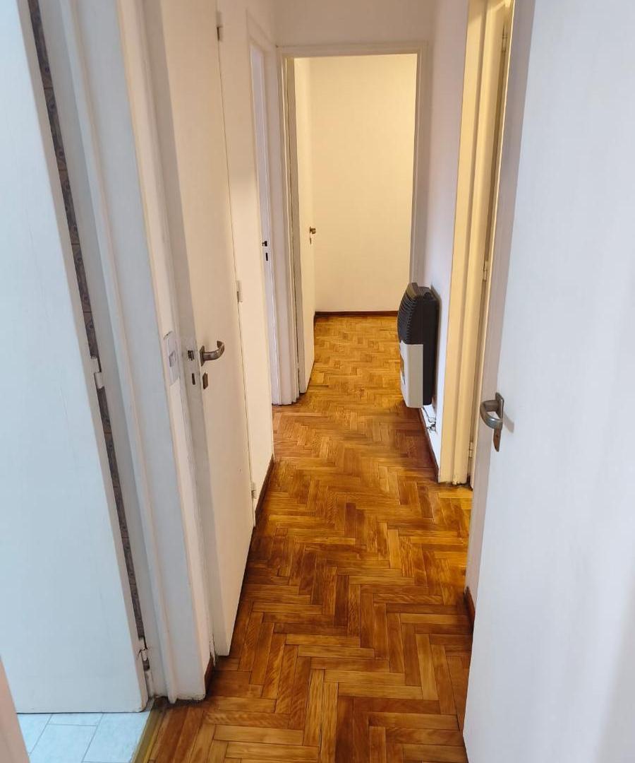 Foto de VENTA DEPTO. 4 AMB. EN OLIVOS, BALCON Y DOS COCHERAS, imagen 3