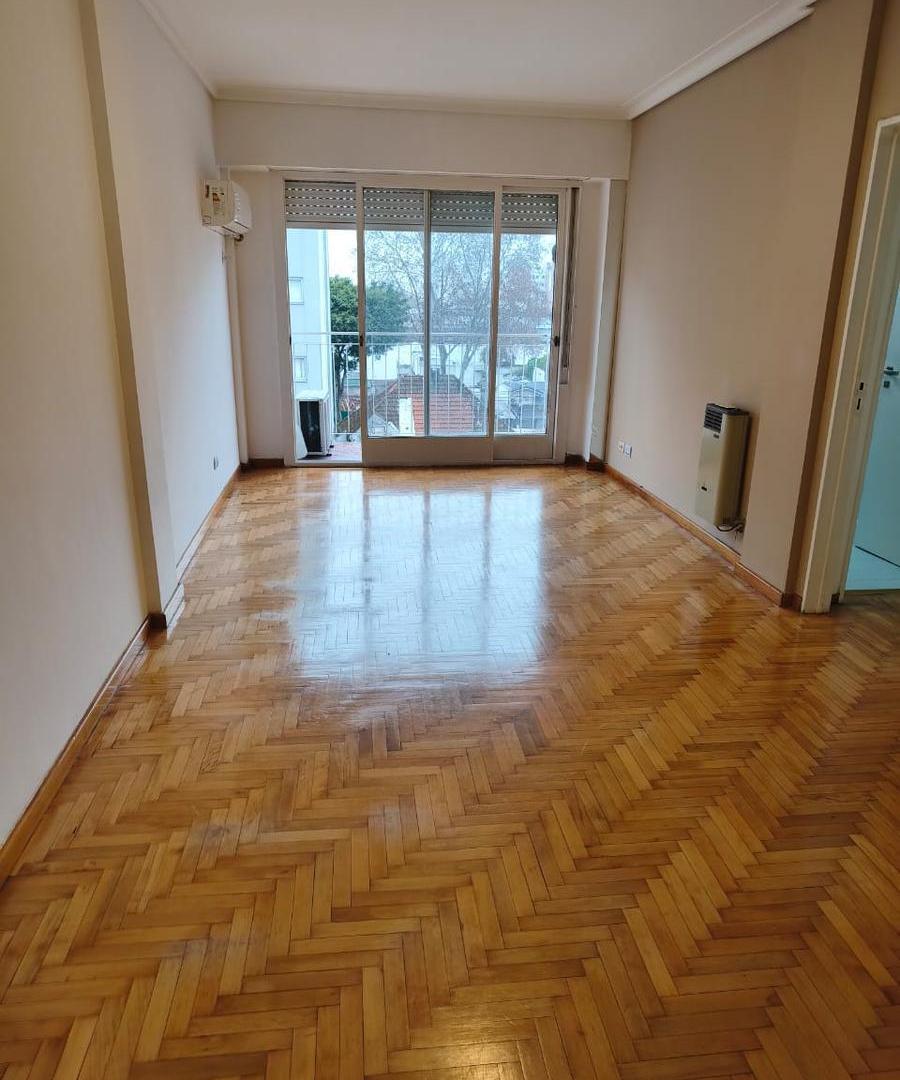 Foto de VENTA DEPTO. 4 AMB. EN OLIVOS, BALCON Y DOS COCHERAS, imagen 2