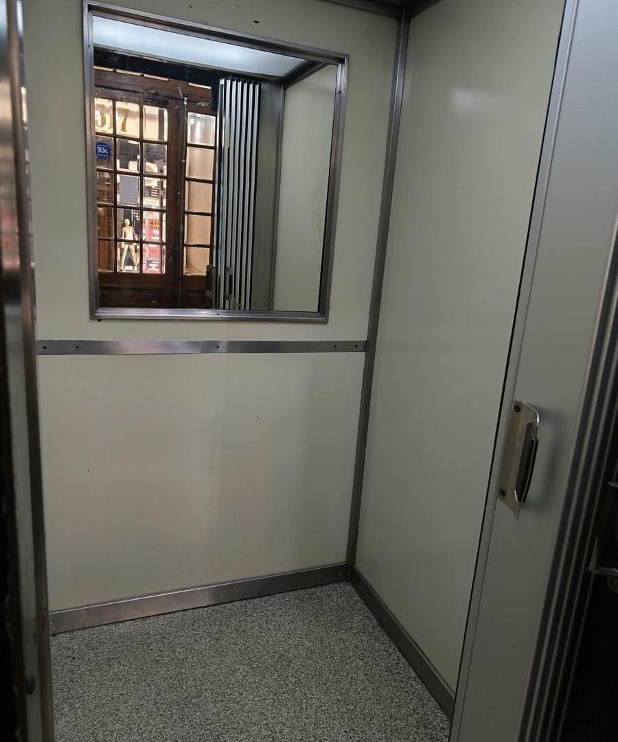 Foto de VENTA LOCAL COMERCIAL O SALON DE EVENTOS EN MICROCENTRO PORTEÑO, imagen 3