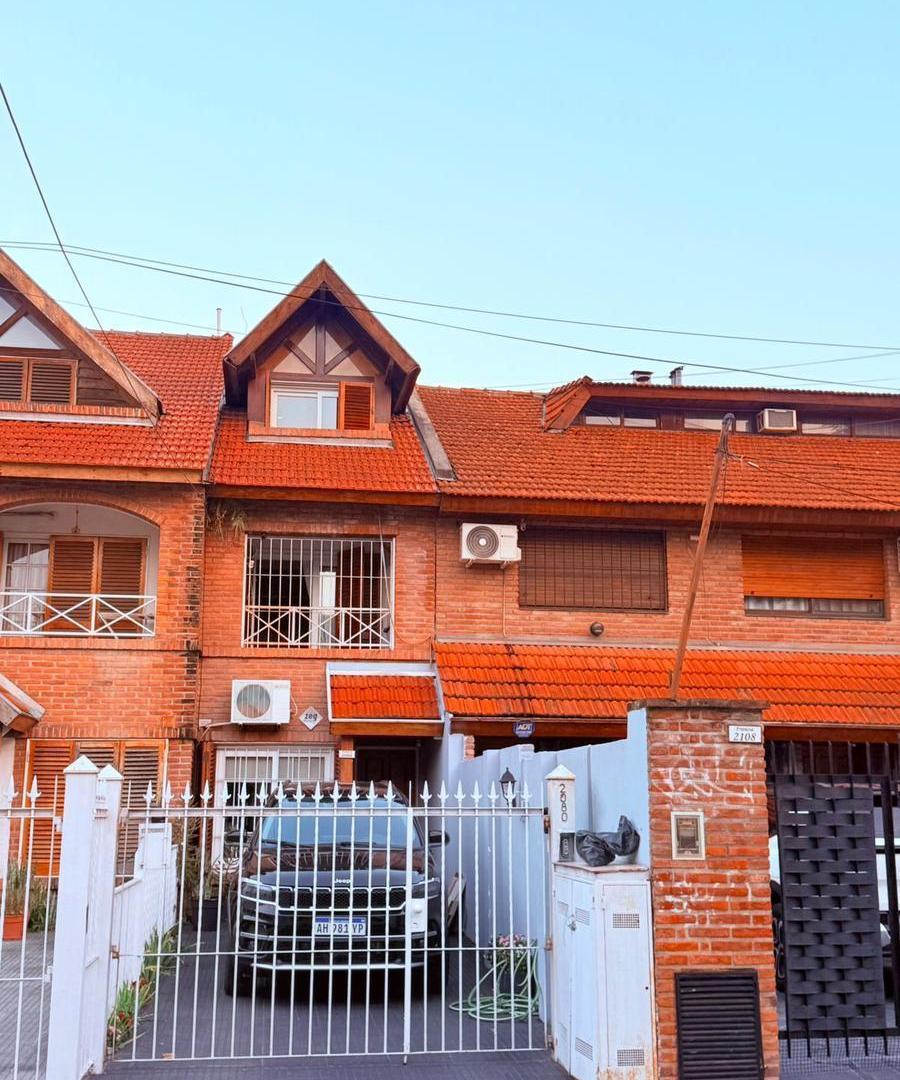 Foto de triplex 4 amb.jardin,pileta,cochera, imagen 1