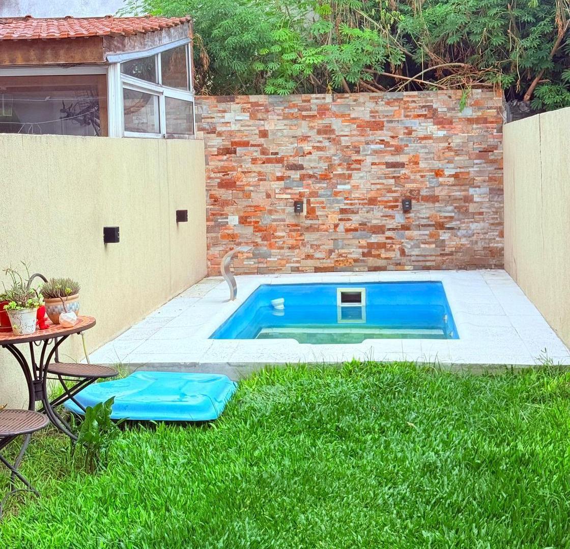 Foto de triplex 4 amb.jardin,pileta,cochera, imagen 4