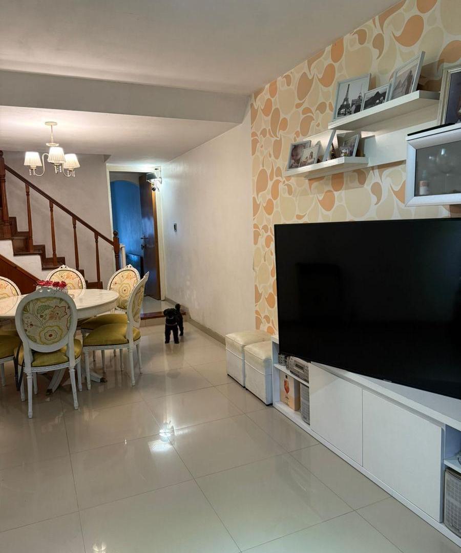 Foto de triplex 4 amb.jardin,pileta,cochera, imagen 2