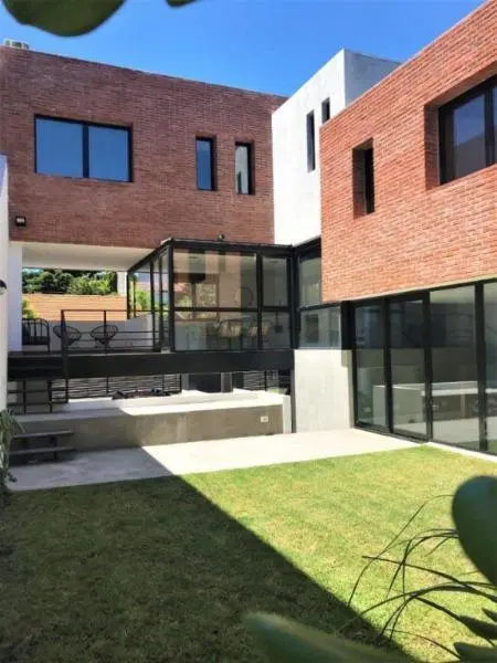 CASA MODERNA LOS TRONCOS 1