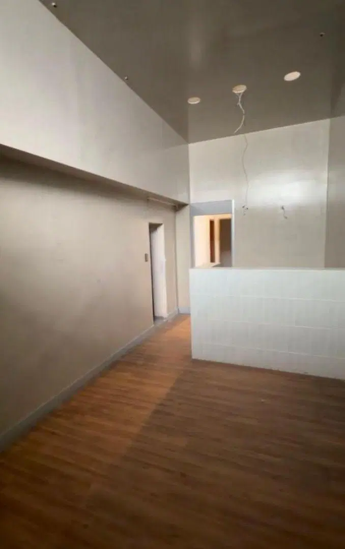 Galpón de 372 m² + vivienda y oficina | 580 m² totales | 7