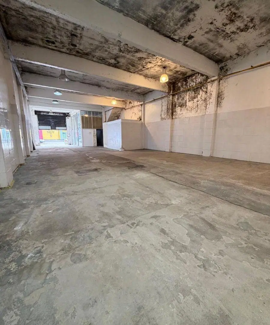 Galpón de 372 m² + vivienda y oficina | 580 m² totales | 4