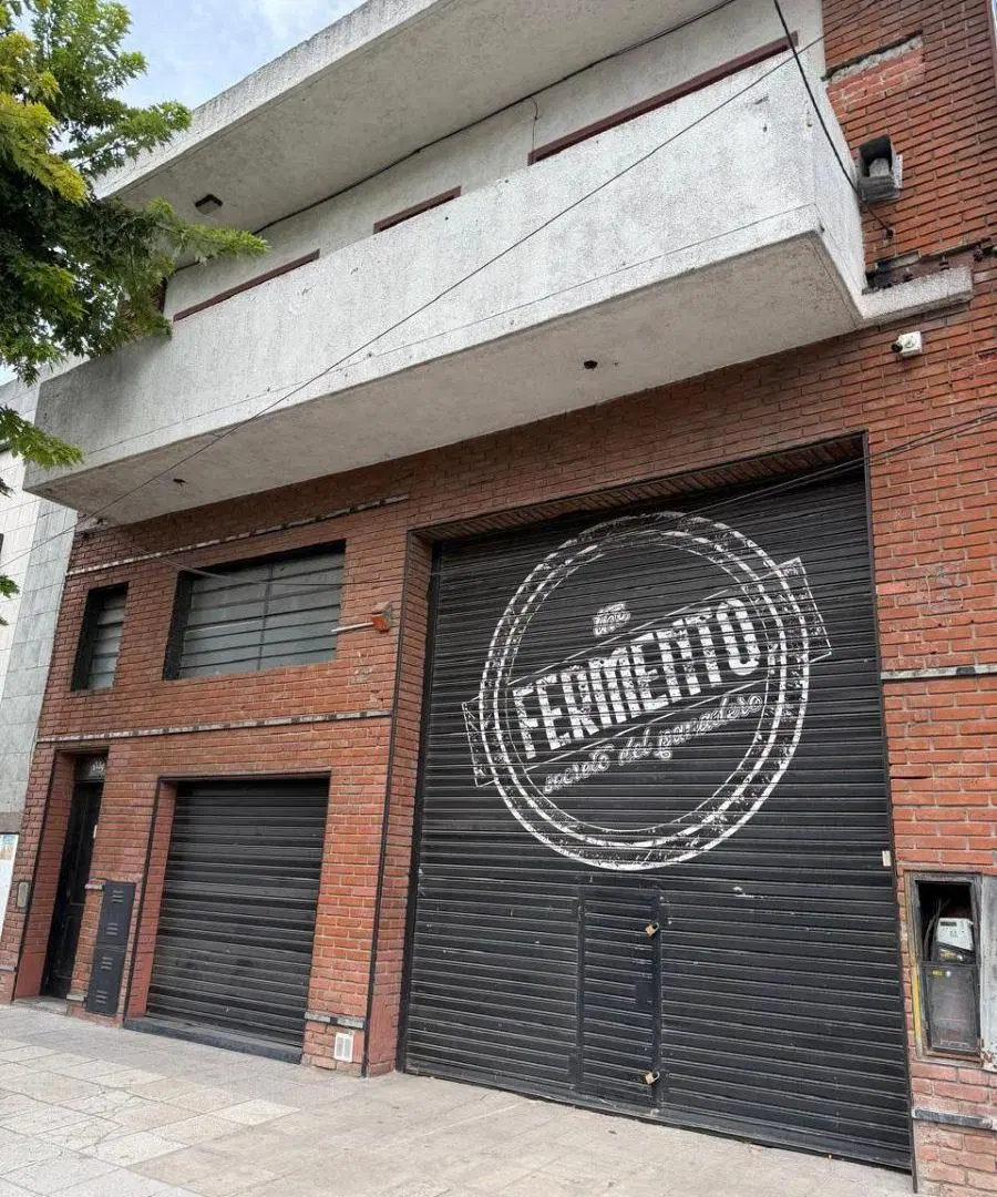 Galpón de 372 m² + vivienda y oficina | 580 m² totales | 2