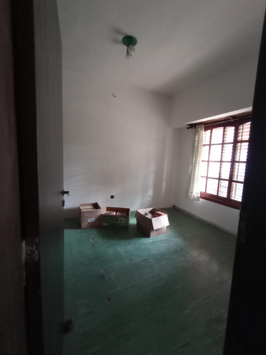 Foto de CHALET A PASOS DE AVENIDA H.YRIGOYEN RETASADA, imagen 3