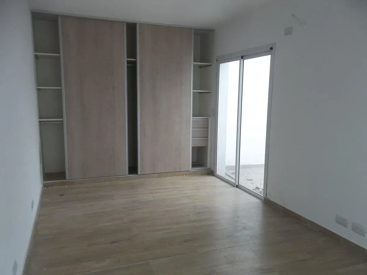 Casa - 2 dormitorios - Barrio Parque 2