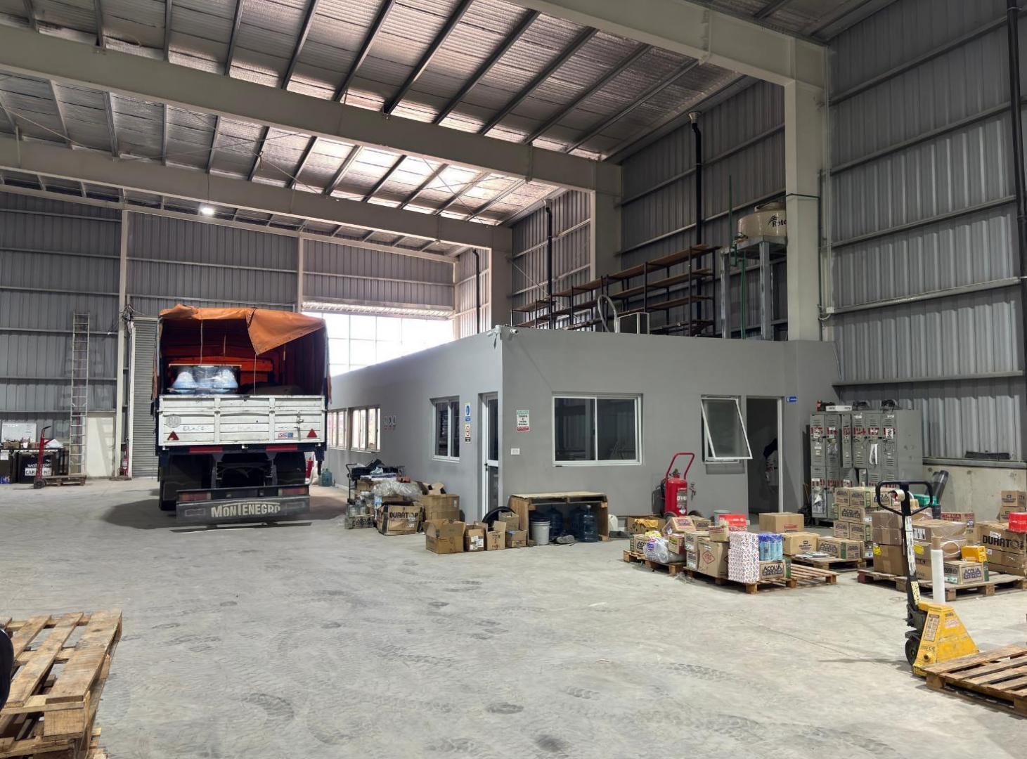 Foto de Galpón en Micro Parque Industrial - 1700 m2., imagen 4